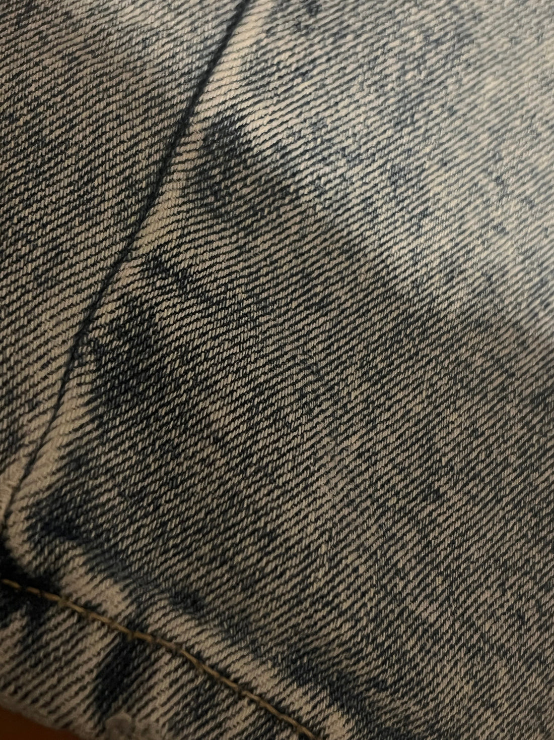 Sekret Zawsze Świeżego Denimu: 5 Zasad, Które Wydłużą Życie Twoich Ulubionych Jeansów!