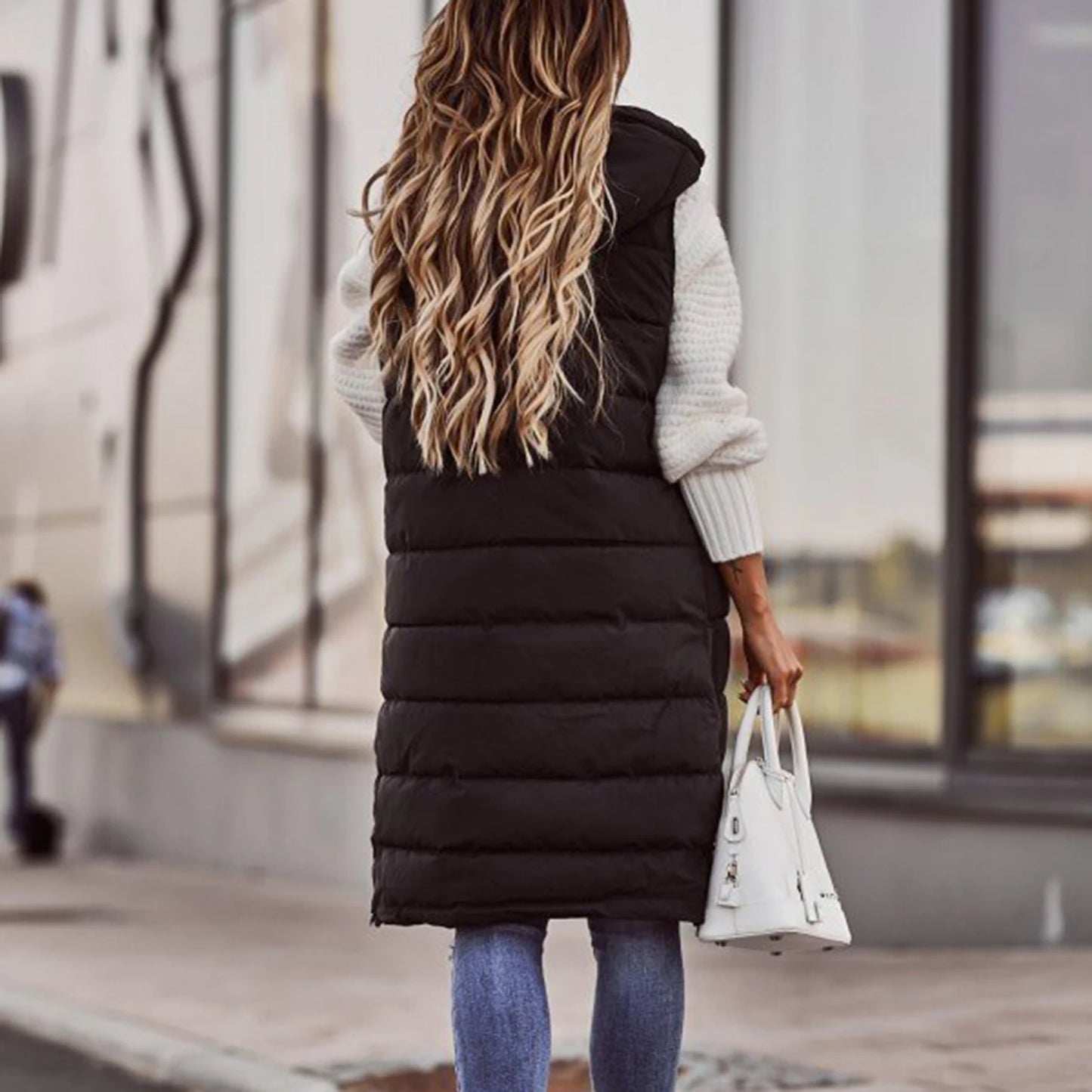 Długi Pikowany Bezrękawnik Damski z Kapturem