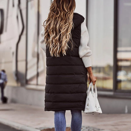 Długi Pikowany Bezrękawnik Damski z Kapturem