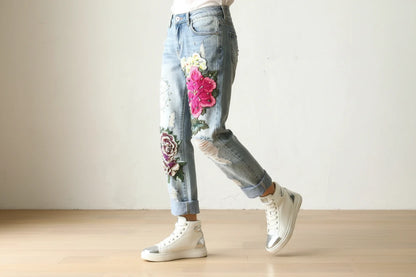 Jeansy Damskie z Haftem Kwiatowym