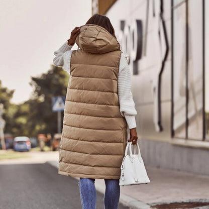 Długi Pikowany Bezrękawnik Damski z Kapturem