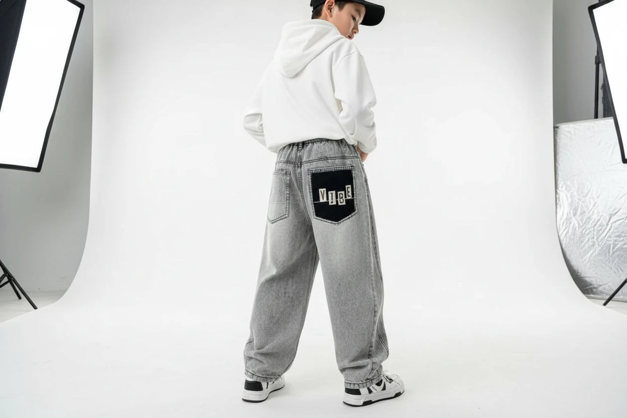 Jasnoszare jeansowe spodnie chłopięce – wygodny denim dziecięcy