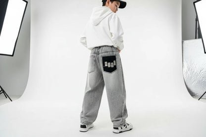 Jasnoszare jeansowe spodnie chłopięce – wygodny denim dziecięcy