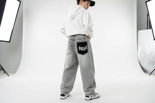 Jasnoszare jeansowe spodnie chłopięce – wygodny denim dziecięcy