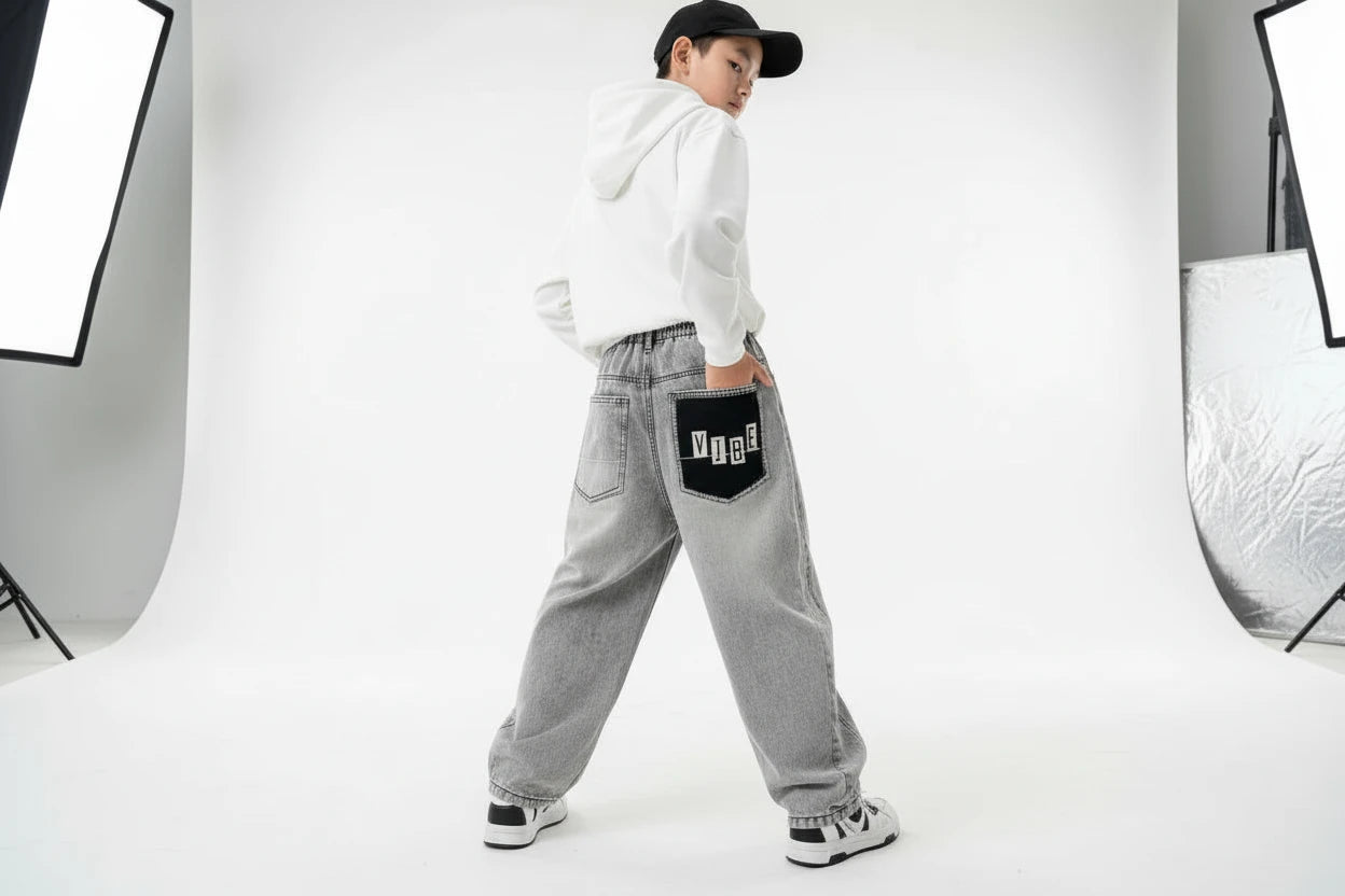 Jasnoszare jeansowe spodnie chłopięce – wygodny denim dziecięcy