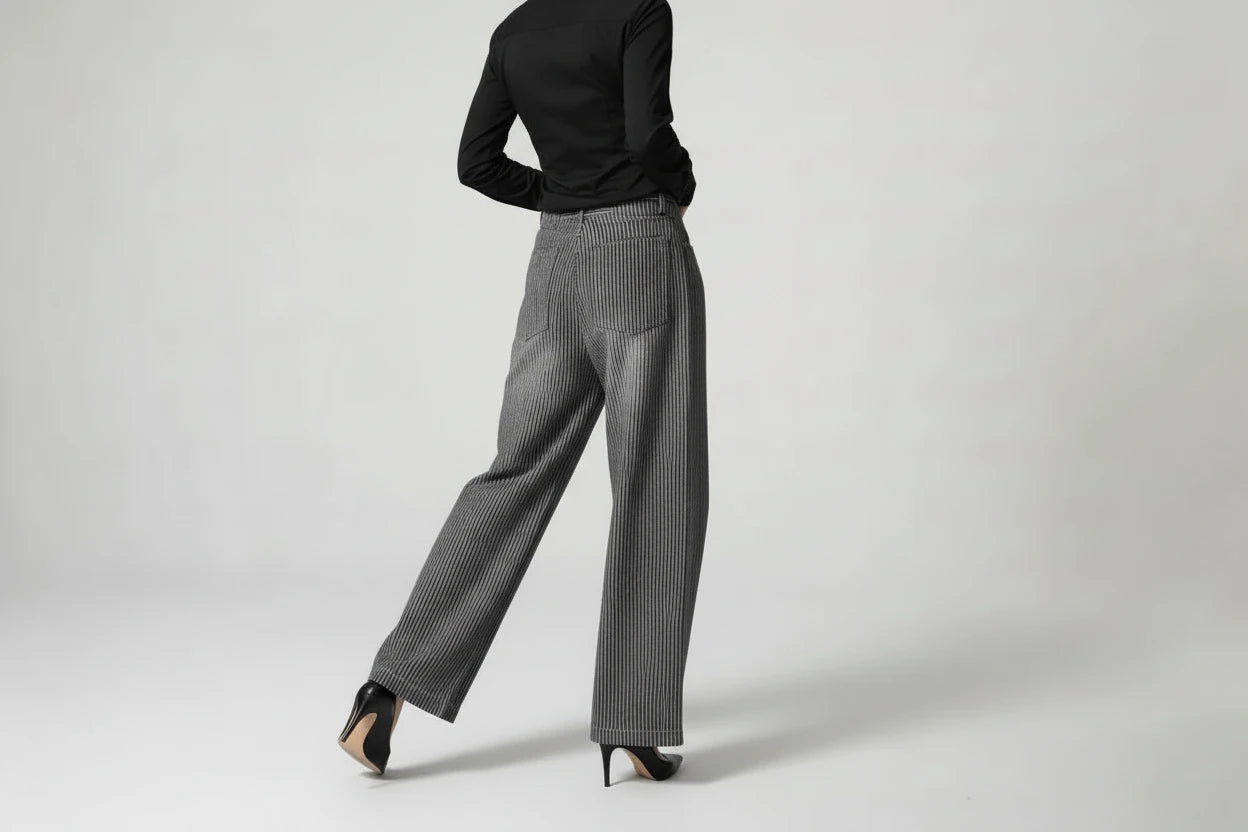 Wide leg
Luźne Damskie Spodnie Jeansowe w Paski – Styl Retro