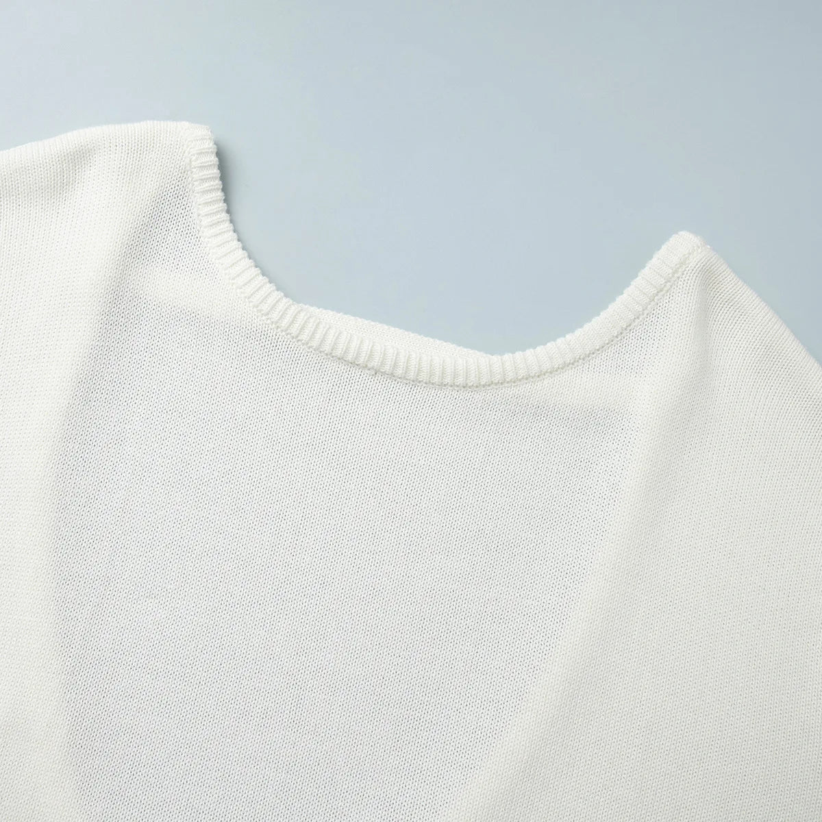 Sweter Damski z Czystej Bawełny – Luźny Krój, Dekolt O-Neck i Modne Odsłonięte Plecy