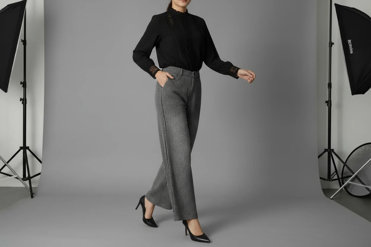 Wide leg
Luźne Damskie Spodnie Jeansowe w Paski – Styl Retro