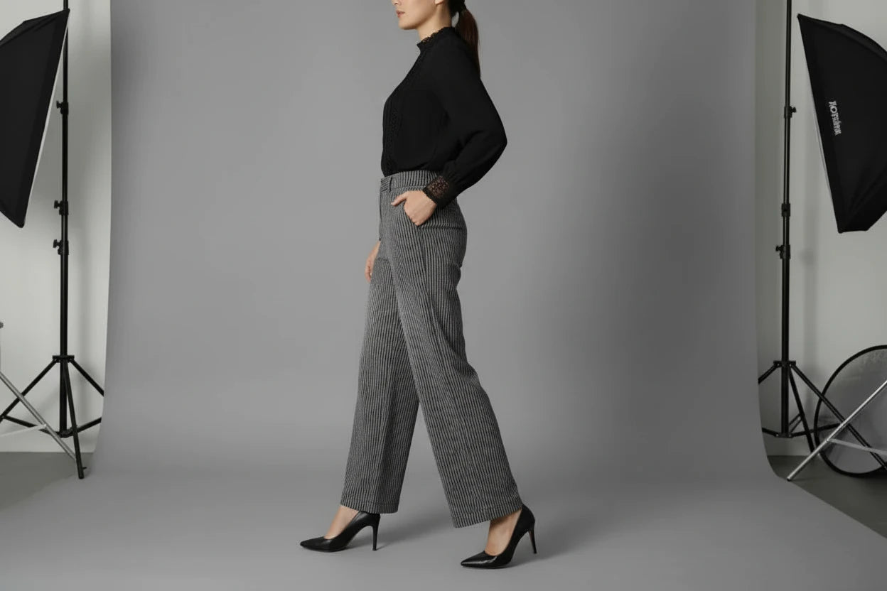 Wide leg
Luźne Damskie Spodnie Jeansowe w Paski – Styl Retro